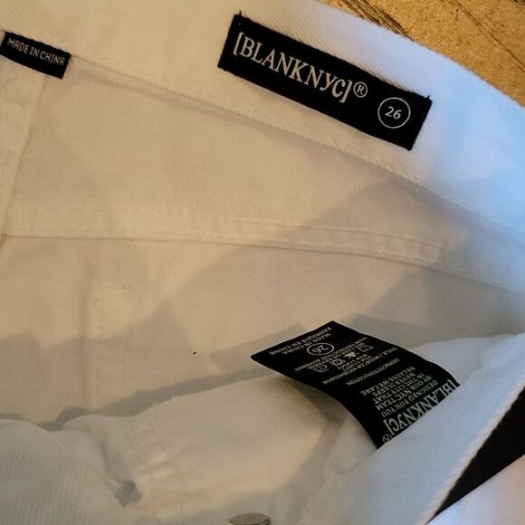 BLANK NYC size 26 white jean shorts NWT - Picture 3 of 9